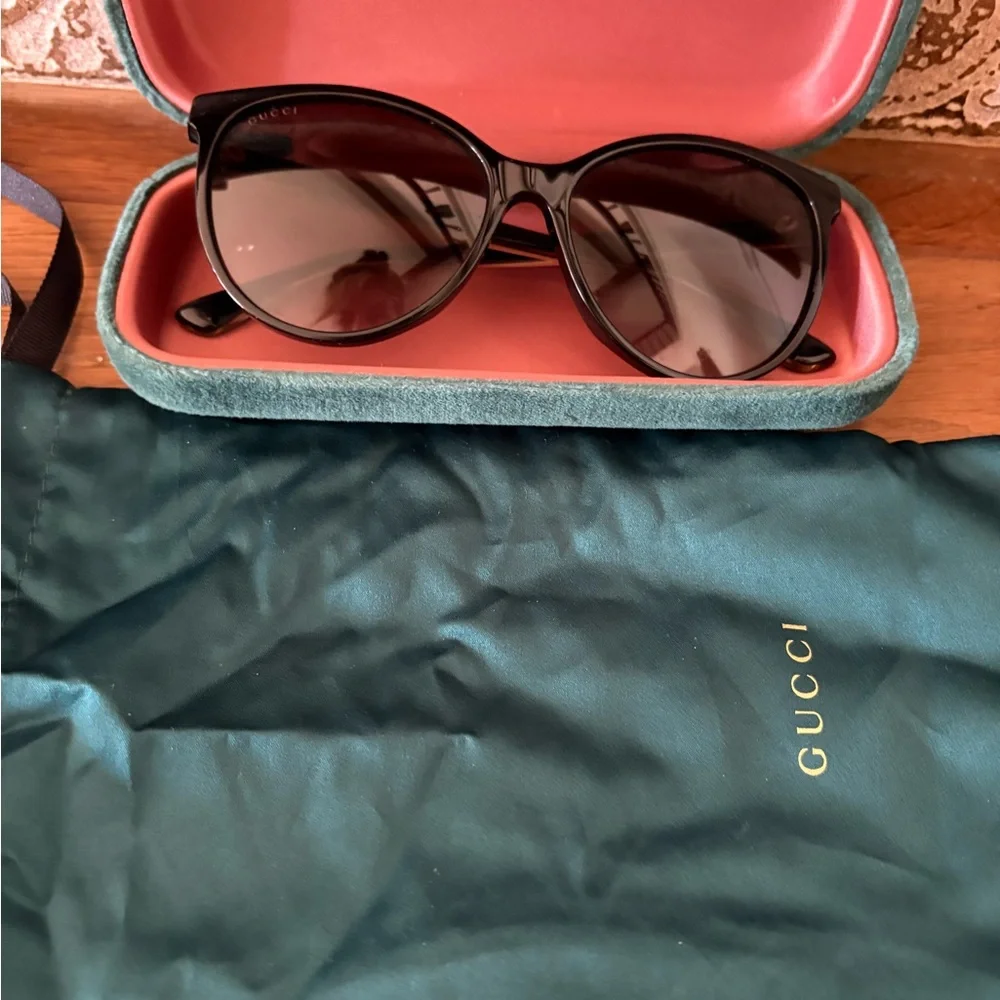Gucci Black Cat Eye Sunglasses EUC - Picture 6 of 10